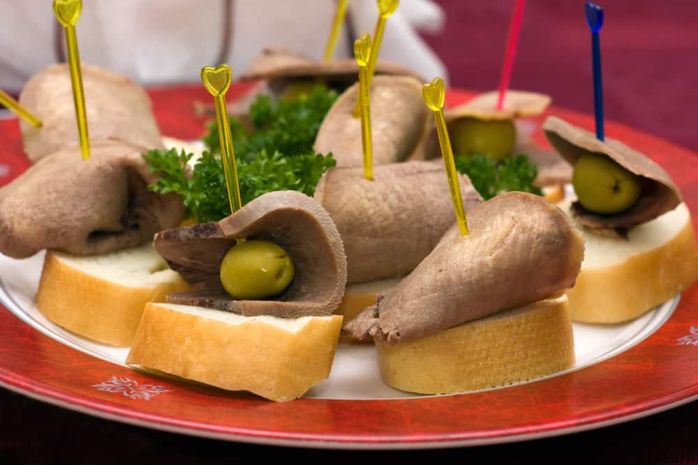 what cow tongue taste like